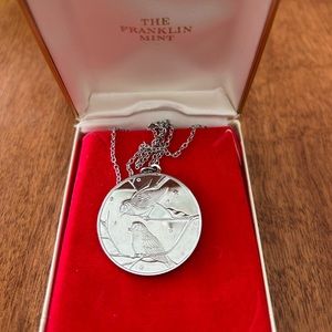 Franklin Mint collector’s necklace NIB